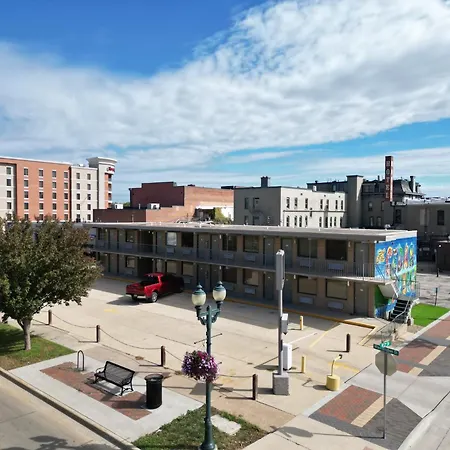 Lindell Motor Lodge - Downtown Cedar Falls Studio With Free Gated Parking!